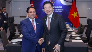 越南政府总理范明政与新加坡总理黄循财举行双边会晤