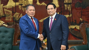 越南政府总理范明政会见所罗门群岛外交与外贸部长彼得&#183;沙内尔&#183;阿戈瓦卡