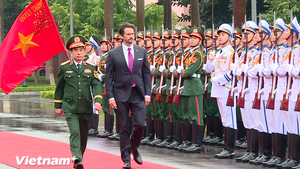 斯洛伐克副总理兼国防部长对越南进行正式访问