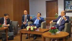 越阿两国总理与各家企业举行工作会议 促进具体合作项目