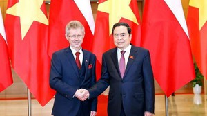 国会主席陈青敏与捷克参议院主席维斯特奇尔举行会谈