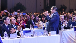 范明政总理出席2025年秋季经济论坛