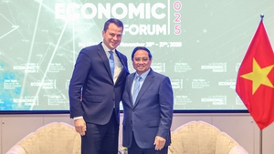 范明政总理建议WEF将秋季经济论坛办成年度活动