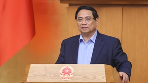 越南政府总理范明政主持召开10月例行政府会议与各地方连线