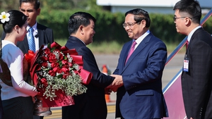 范明政总理抵达首都万象，开始在老挝进行各项活动