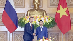 越南政府副总理陈红河会见俄罗斯联邦委员会第一副主席安德烈&#183;亚茨金