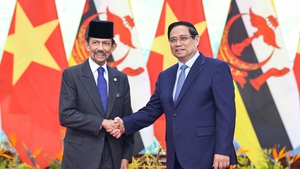 越南政府总理范明政会见文莱苏丹哈桑纳尔