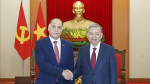 越共中央总书记苏林会见白俄罗斯安全会议国务秘书亚历山大&#183;沃尔福维奇