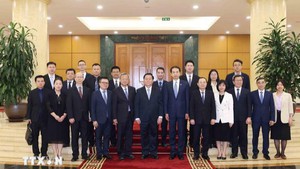 越共中央宣教和民运部部长阮仲义会见中国人民日报社总编辑陈建文
