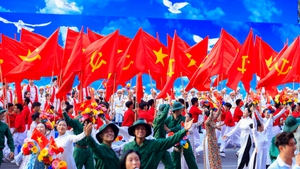 越南南方解放、国家统一50周年的国家级阅兵游行活动在胡志明市隆重举行