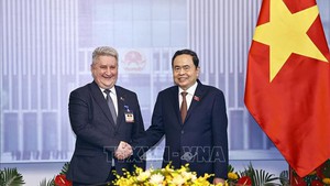 国会主席陈青敏会见白俄罗斯国民议会下院副议长