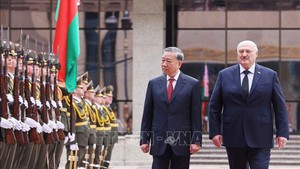 白俄罗斯总统主持仪式，欢迎苏林总书记对白俄罗斯进行国事访问