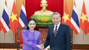 越共中央总书记苏林会见泰国总理佩通坦&#183;钦那瓦