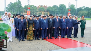 越南党和国家领导人瞻仰胡志明主席陵