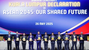 范明正总理与各国领导签署“2045年东盟：我们共同的未来”吉隆坡宣言