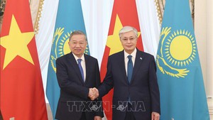 将越南与哈萨克斯坦关系提升为战略伙伴