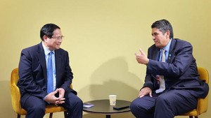 范明正总理分别会见帕劳总统，所罗门群岛总理