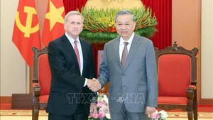 苏林总书记会见美国著名企业负责人