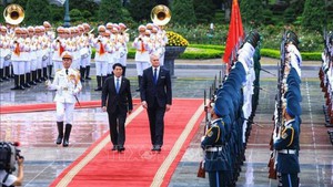 国家主席梁强举行仪式 欢迎立陶宛总统吉塔纳斯&#183;瑙塞达访问越南