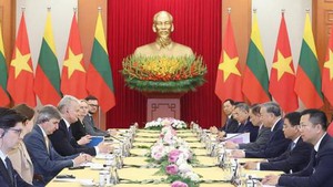 越共中央总书记苏林会见立陶宛总统吉塔纳斯&#183;瑙塞达