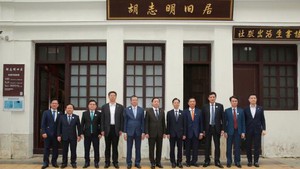 陈红河副总理在昆明参观胡志明主席旧居