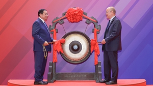 范明正总理到访亚洲最大证券交易所  调研上海国际金融中心发展经验