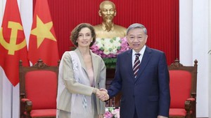 苏林总书记会见联合国教科文组织总干事