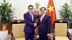 裴青山副总理会见柬埔寨外交与国际合作部国务秘书