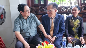 范明正总理在广治省视察同海机场T2航站楼项目并看望慰问伤残军人家属