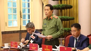 公安部副部长黎国雄阐述关于废除8个死刑罪名规定