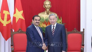 越共中央总书记苏林会见印度阿达尼集团负责人