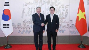韩国总统举行仪式 欢迎苏林总书记和夫人访问韩国