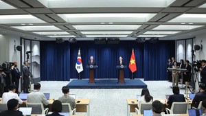 苏林总书记和韩国总统李在明共同会见记者