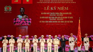 越南党和国家领导人出席越南人民公安传统日80周年庆典暨金星勋章授勋仪式