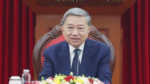 苏林总书记发表文章《越南人民公安力量80年光荣历程》