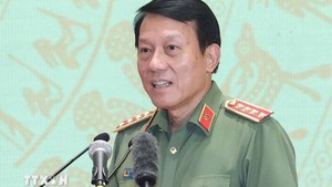 越南公安部长梁三光与中国公安部长王小洪通电话