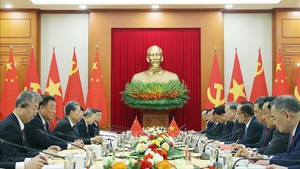 越共中央总书记苏林会见中国全国人大常委会委员长赵乐际