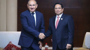 范明政总理会见亚美尼亚总理
