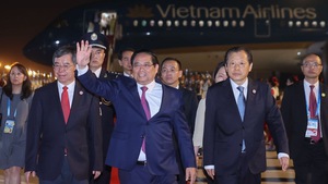 越南政府总理范明政抵达中国天津开始出席上海合作组织峰会之旅