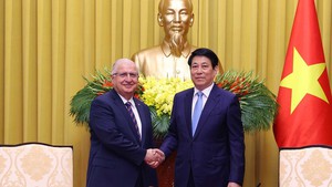 梁强主席会见土耳其国防部长