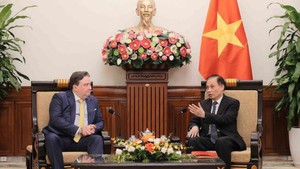 越南外交部代理部长黎怀忠会见美国驻越南大使马克&#183;纳珀
