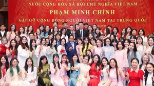 范明政总理与旅华越南人分享祖国国庆氛围和精神