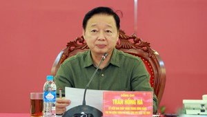 紧急克服第10号台风的后果，应对暴雨后的洪涝和山体滑坡