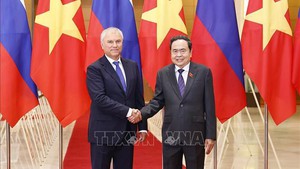 陈青敏主席与俄罗斯国家杜马（议会下院）主席举行会谈