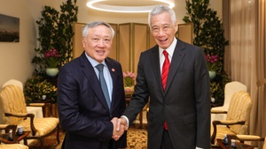 阮和平副总理会见新加坡国务资政李显龙