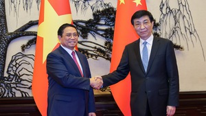 越南祖国阵线中央委员会主席裴氏明怀致电中国全国政协主席王沪宁  祝贺两国建交76周年