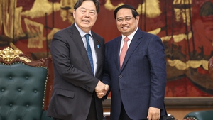 范明政总理会见日本总务大臣