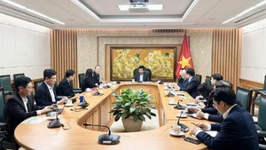 越南政府副总理阮志勇会见韩国科技巨头企业负责人