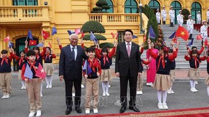 越南国家主席梁强主持仪式，欢迎欧洲理事会主席正式访问越南