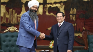 范明政总理会见加拿大国际发展国务秘书